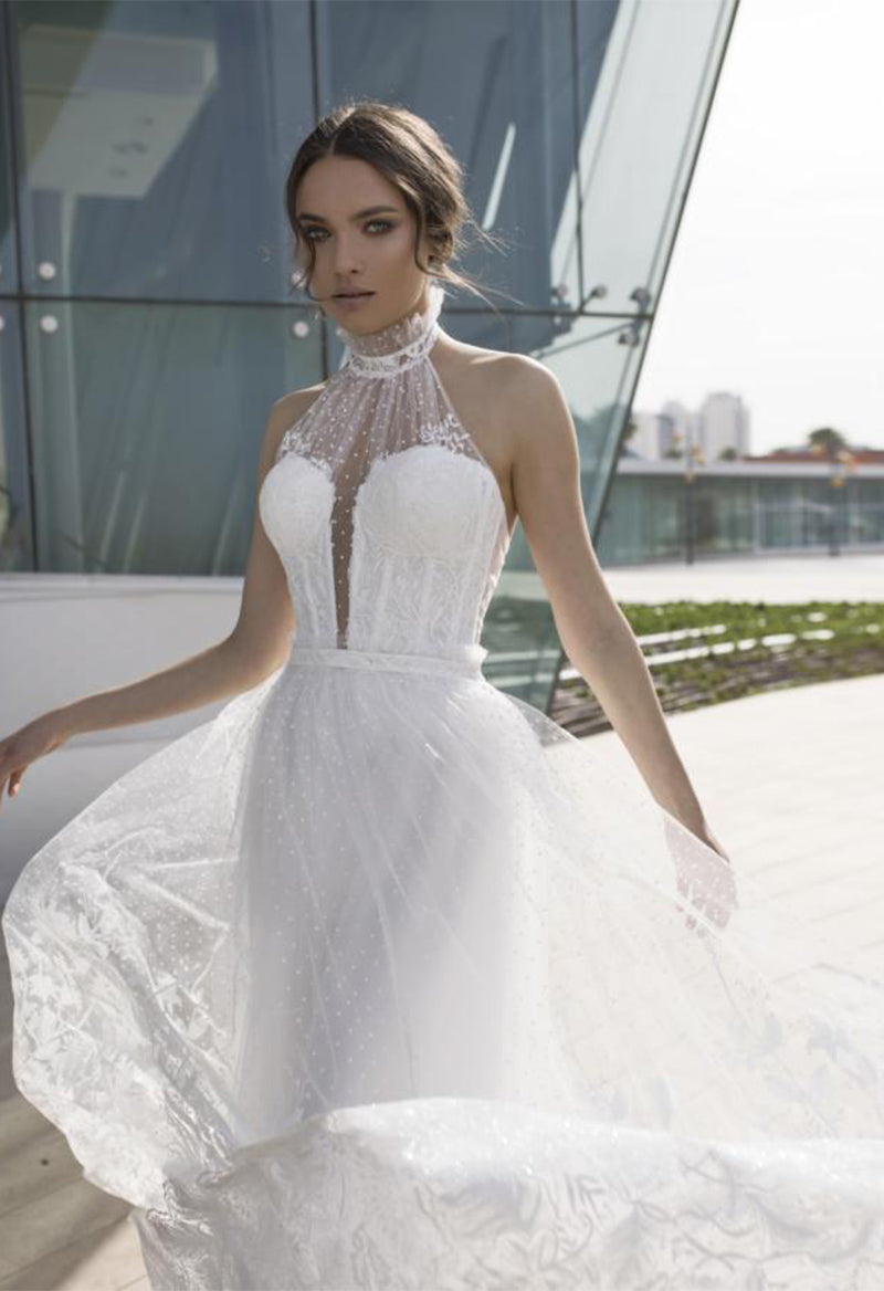 Halter Neck Sleeveless Backless Elegant Lace Chapel Train Wedding Dress