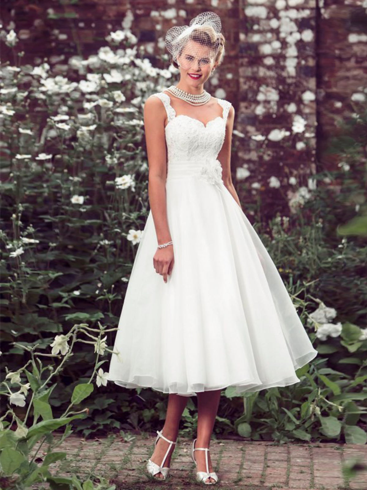 Elegant Sweetheart Lace Short Aline Wedding Dress As Picture
