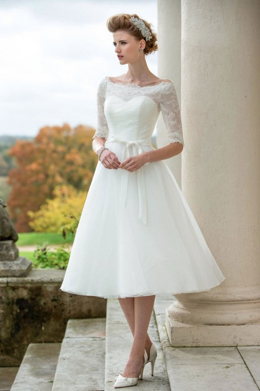 Simple Tulle Scoop Neck Short Aline Wedding Dress With Belt As Picture