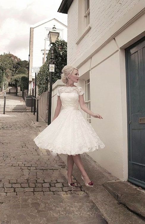 Modern Jewel Neckline Lace Short Wedding Dress As Picture