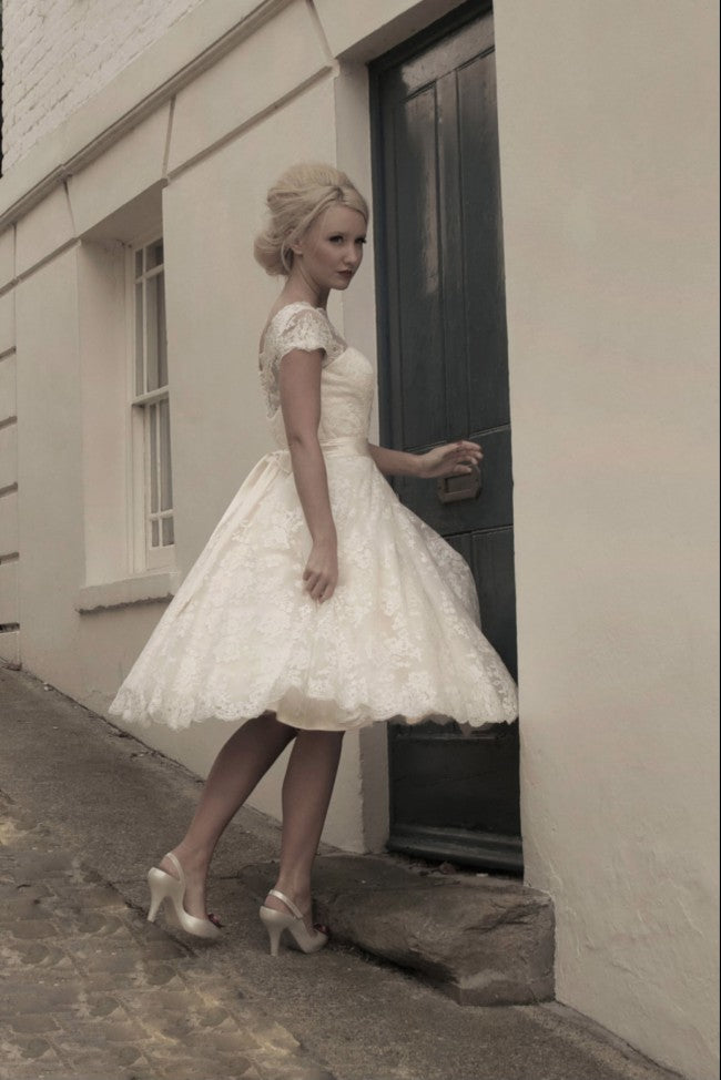 Modern Jewel Neckline Lace Short Wedding Dress
