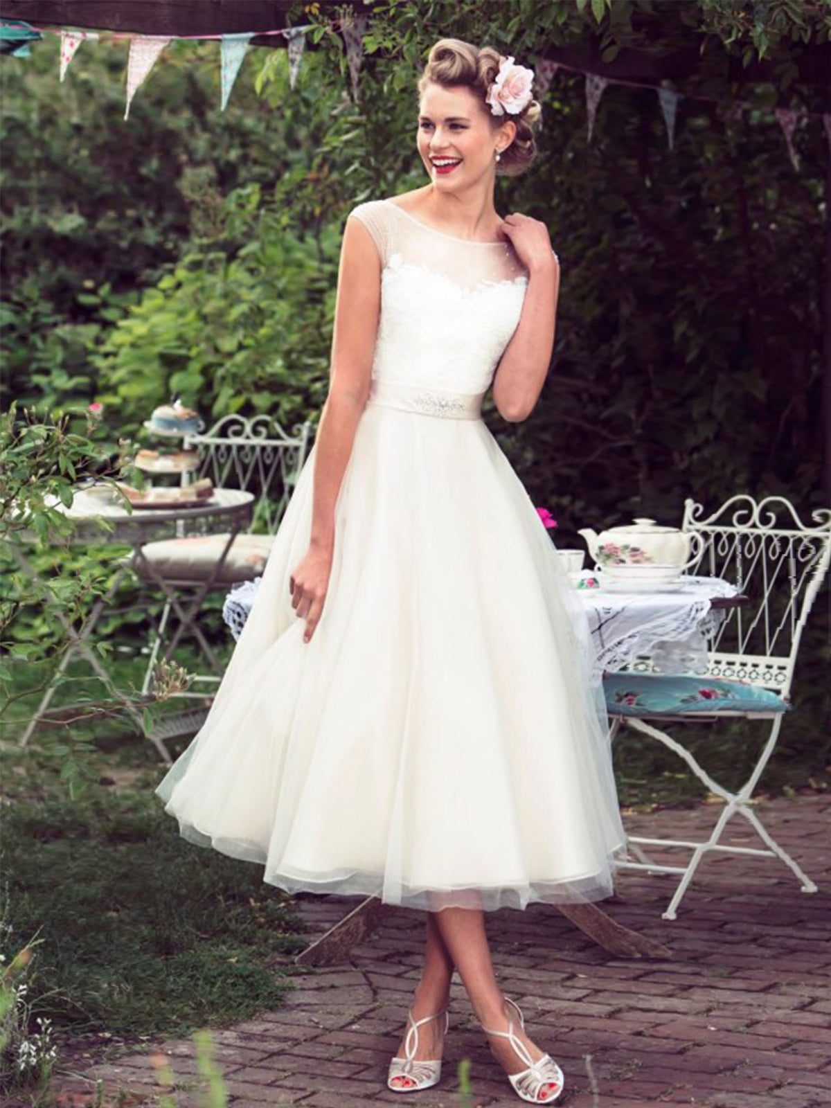 Simple Tulle Scoop Neckline Aline Short Wedding Dress As Picture