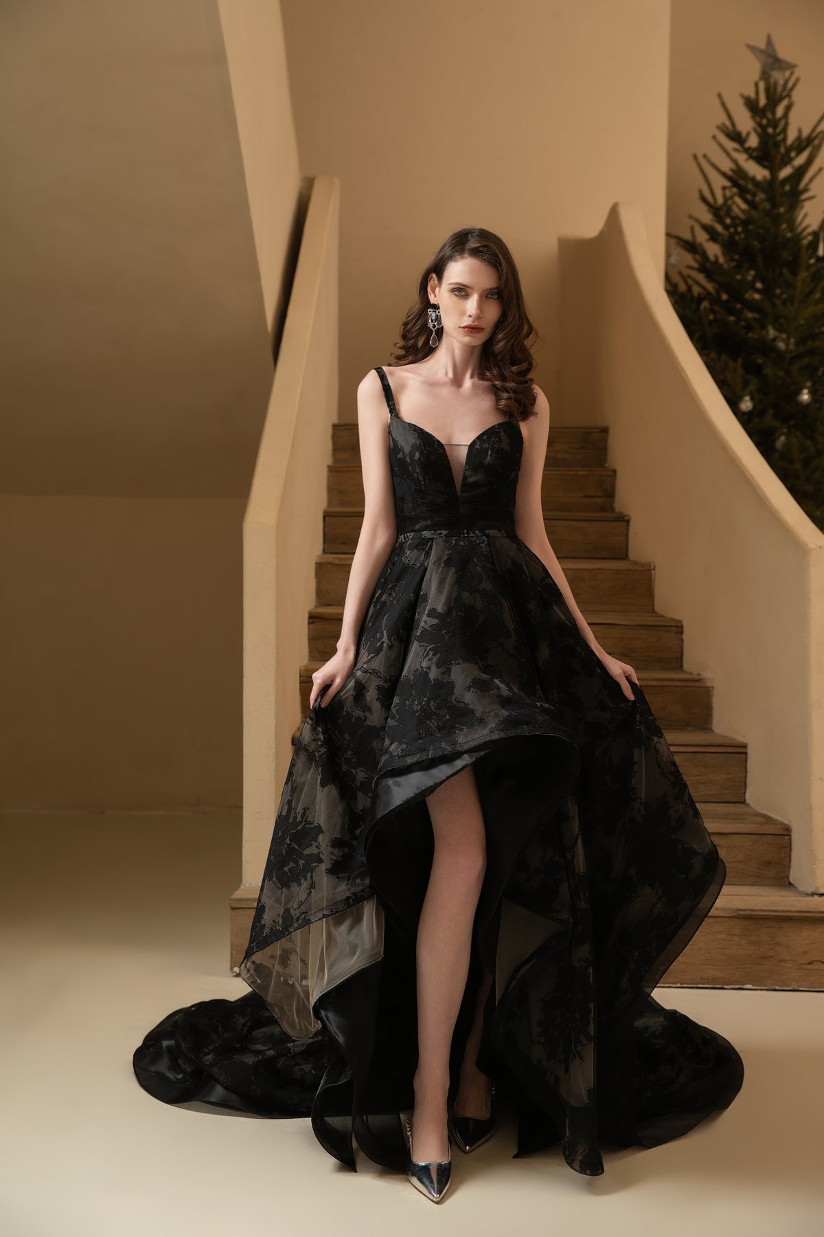 V-Neck Black High Low Organza Spaghetti Straps Wedding Dress PR3251