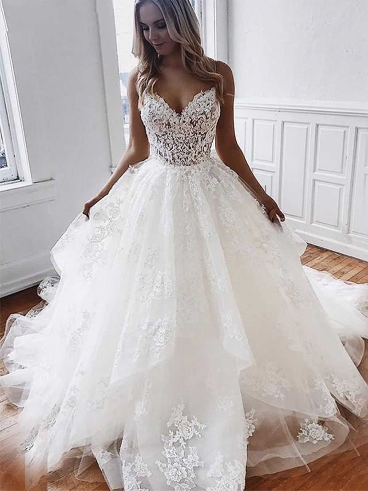 Romantic Tulle Spaghetti Strap Lace Appliques Wedding Dress As Picture