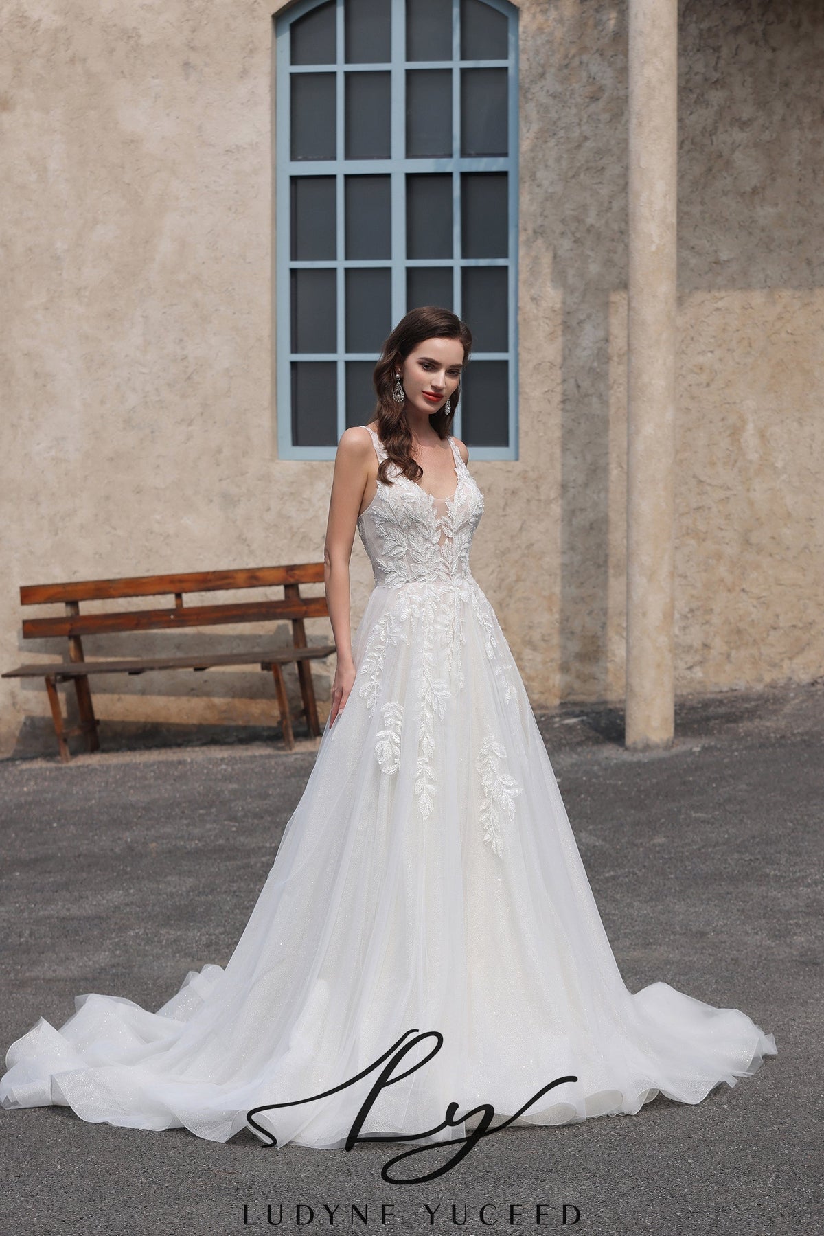 Enchanting V - Neck Tulle Wedding Dress