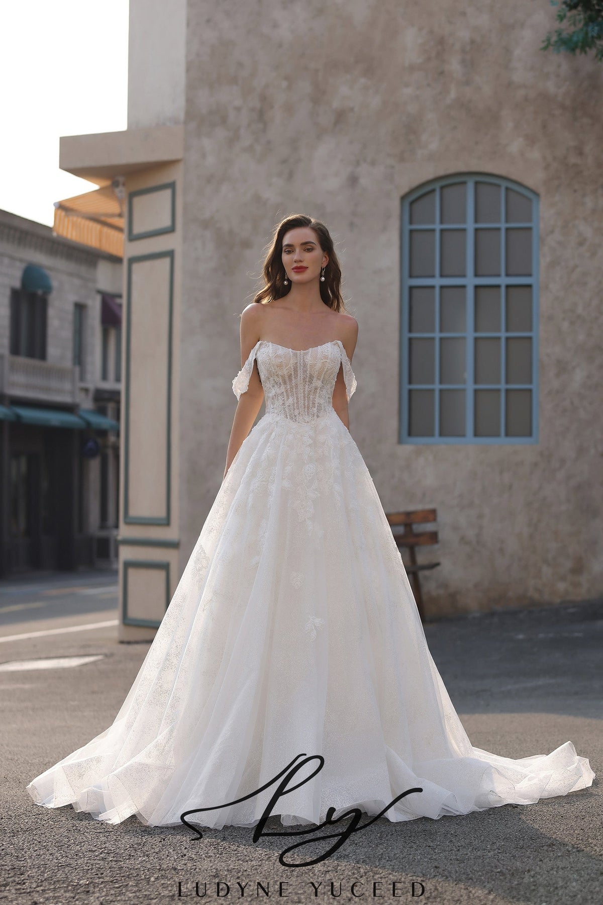 In Stock|Enchanting Scoop Neckline with Beading Lace Bridal Gown