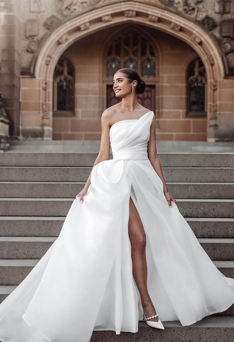 Designed Neck Pleated Slit Sleeveless Court Train Wedding Dress As Picture