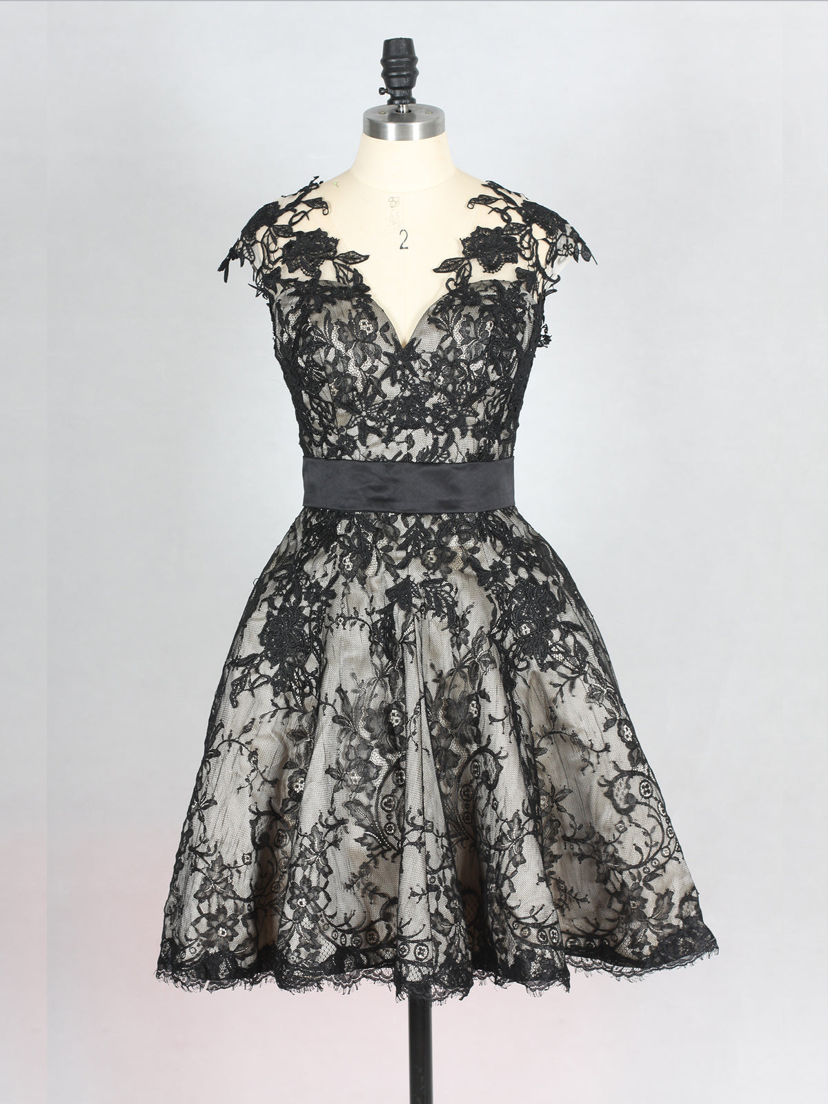 Black Lace Applique Short Ball Gown Prom Dress As Picture