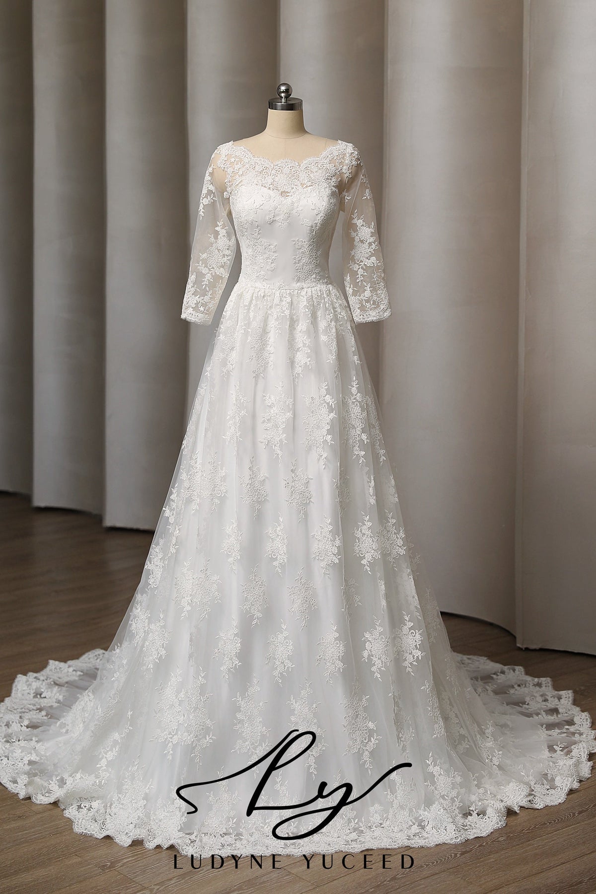 Enchanting Floral Lace Bateau Neckline With Long - Sleeve Wedding Gown