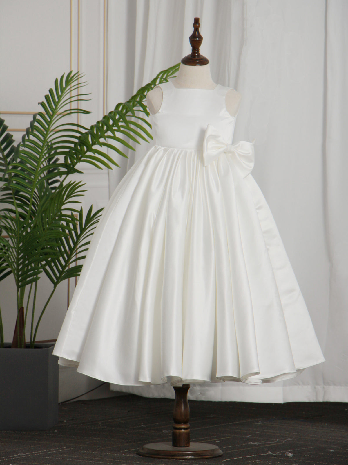 Cute Crepe Jewel Neckline Ball Gown With Bow Flower Girl Dress – Pandrodressy