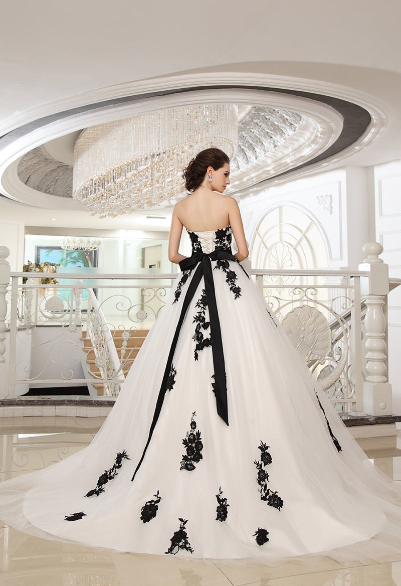 Sweetheart Neck Black and White Lace-Up Appliquéd Wedding Dress