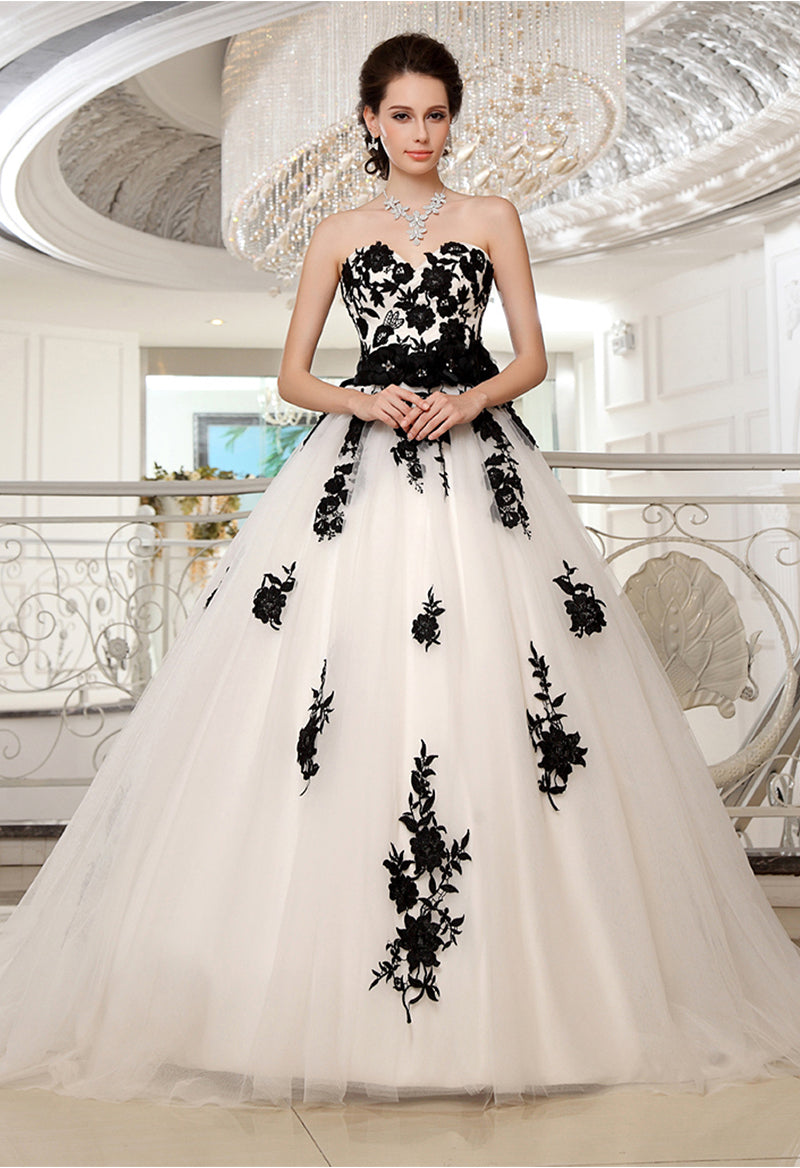 Sweetheart Neck Black and White Lace-Up Appliquéd Wedding Dress As Picture