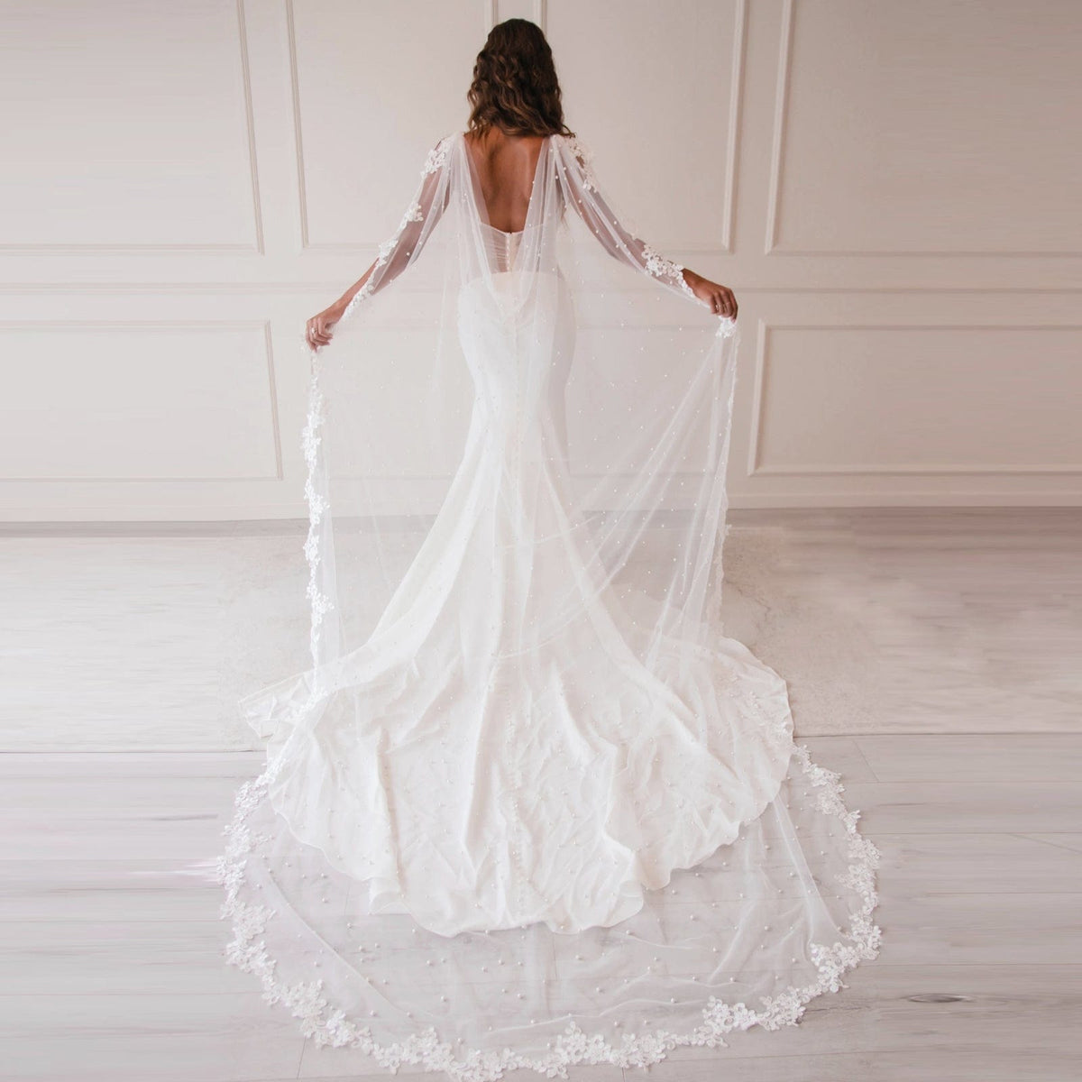 Elegant Tulle Wedding Wrap With Appliques VG59