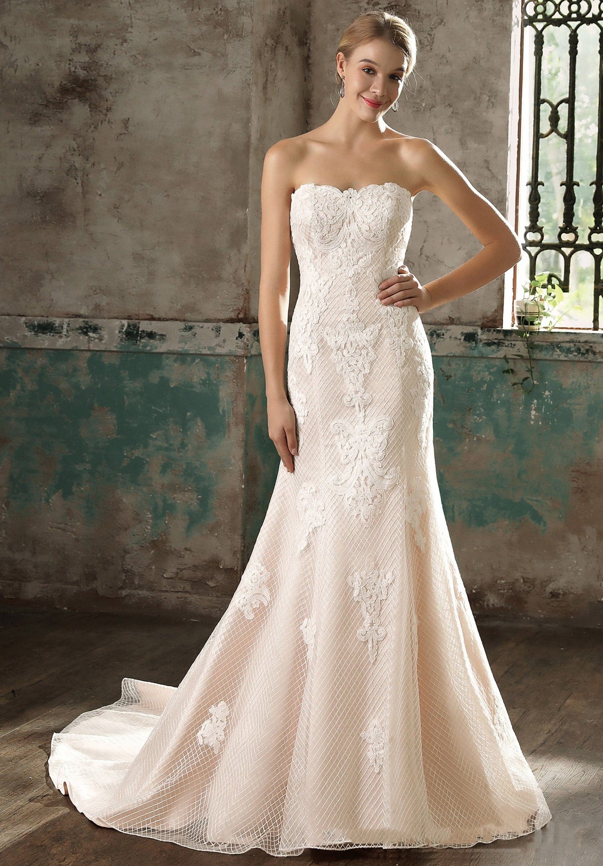 Modern Sweetheart Strapless Lace Appliques Wedding Dress As Picture