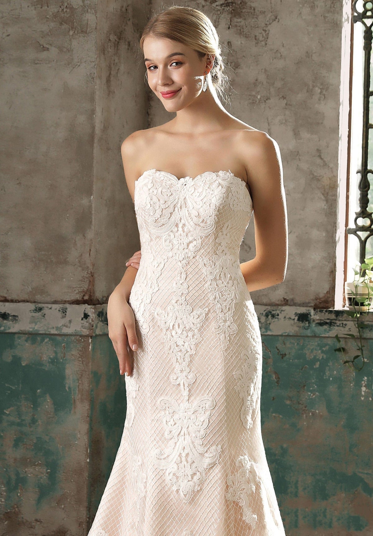 Modern Sweetheart Strapless Lace Appliques Wedding Dress