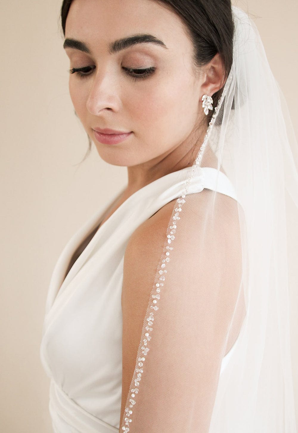 Simple Atmosphere Beaded Bridal Veil With Haircomb V128